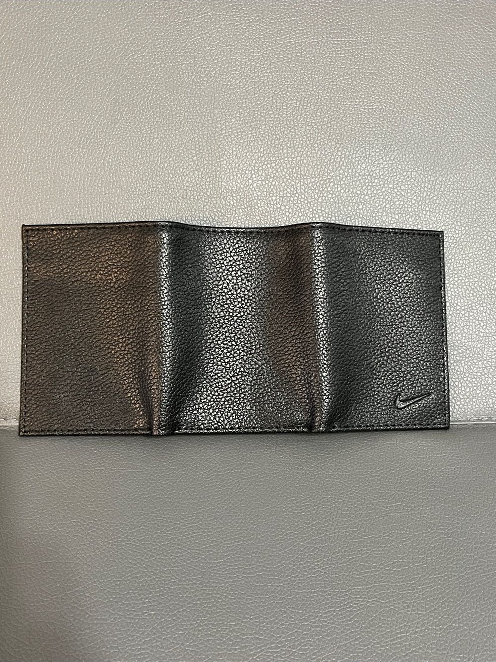 Nike Black Pebbled Leather Trifold wallet - Picture 3 of 7